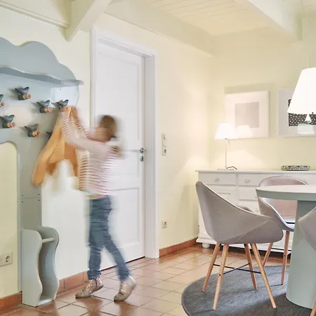 Haus Strandlaeufer, Teil Unseres Foehrienhauses * Midlum (Schleswig-Holstein)
